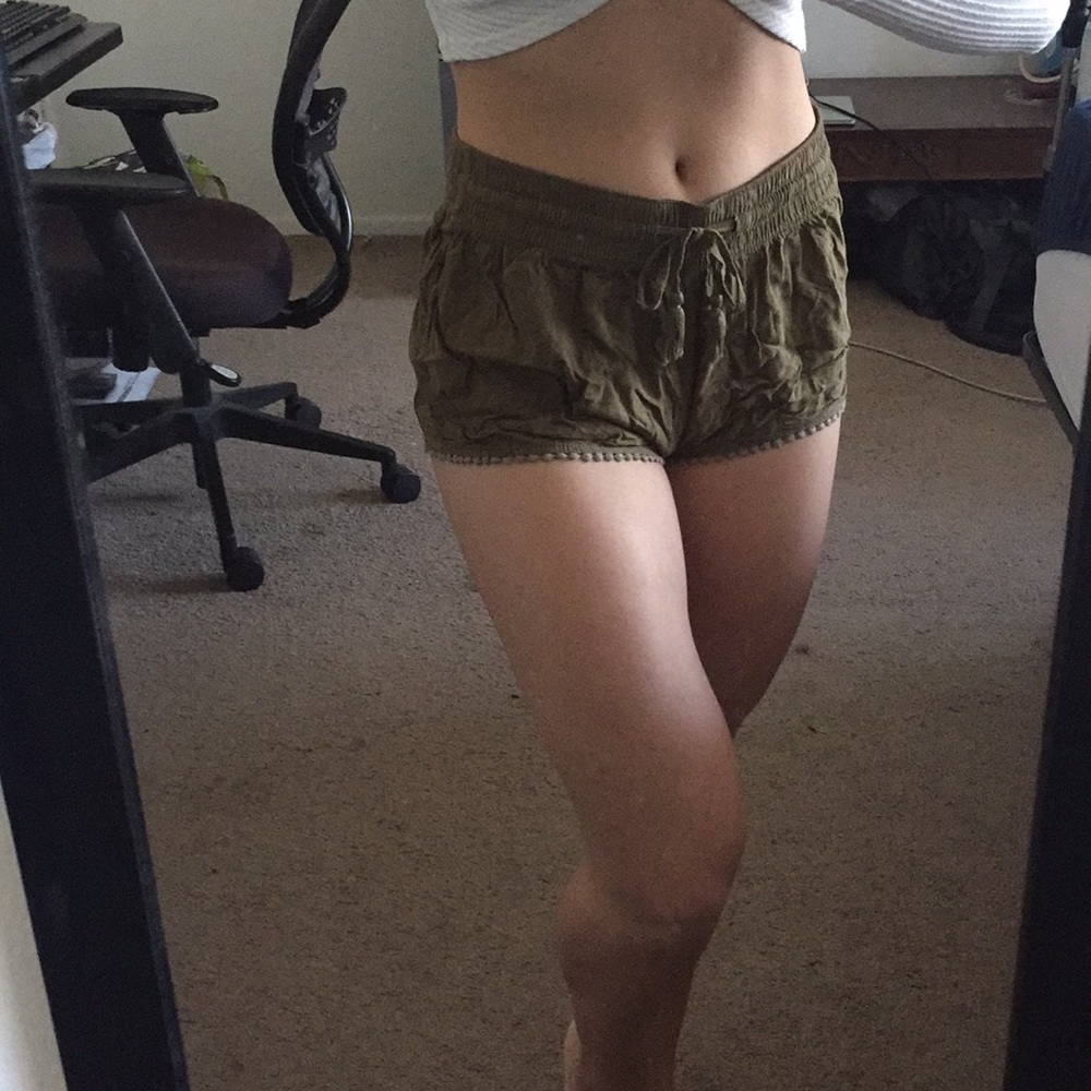 ✨ Old Navy Army Green Fabric Shorts, size small